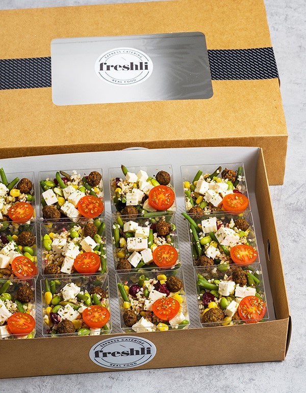 Box de 12 unidades de ensalada bulgur con falafel crujiente.